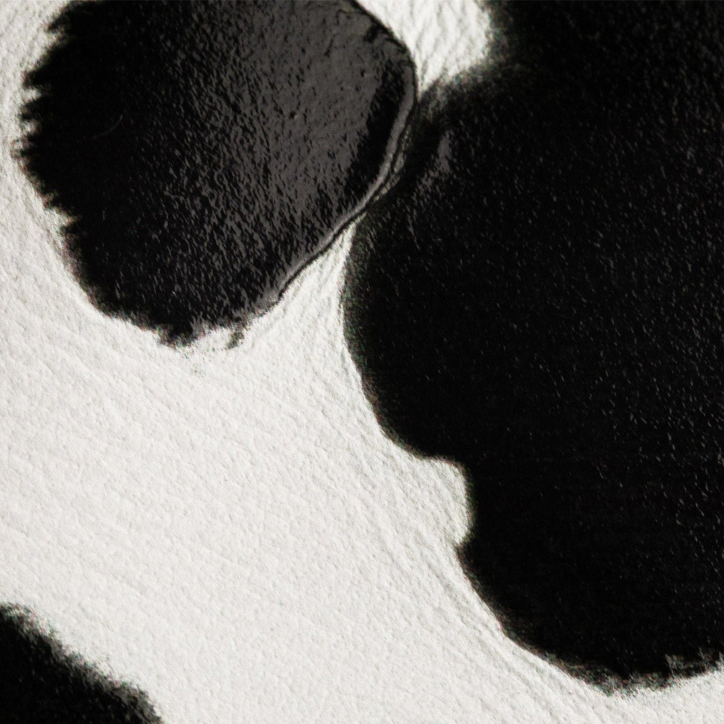 Close-up of full-grain Italian leather on the KO Weekender – First Edition, showcasing black and white pattern, fine texture, clean grain, and artisan finishing

